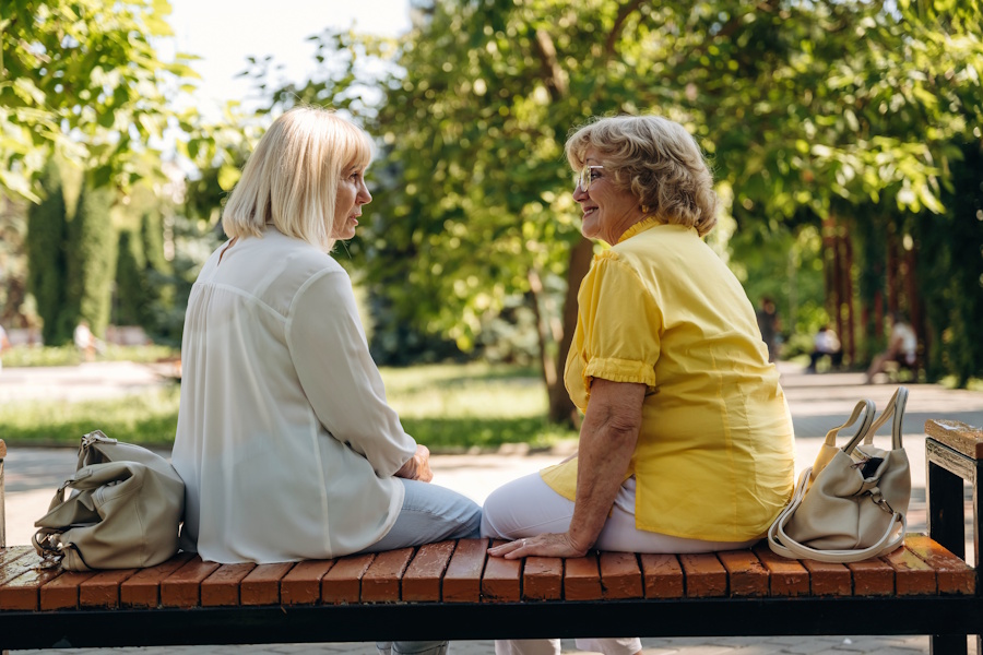 Auf dem Ohlsdorfer Friedhof können Besucher mit Ehrenamtlichen über Ihre Trauer sprechen - aber auch über schöne Erlebnisse. 