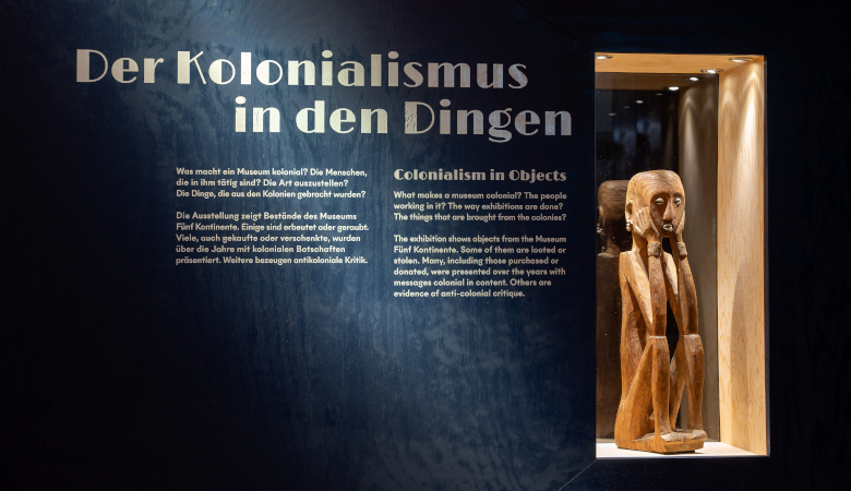 Ein besonders interessantes Objekt im Museum ist eine hölzerne Ahnenfigur von der Insel Luzon (Philippinen). Datiert auf vor 1878, Provenienz: Heinrich Rothdauscher.