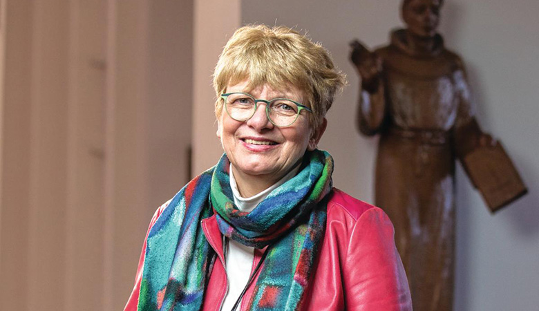 Sylvia Kroll engagiert sich seit Jahrzehnten in ihrer Heimatgemeinde St. Antonius in Eichwalde am Rande Berlins.