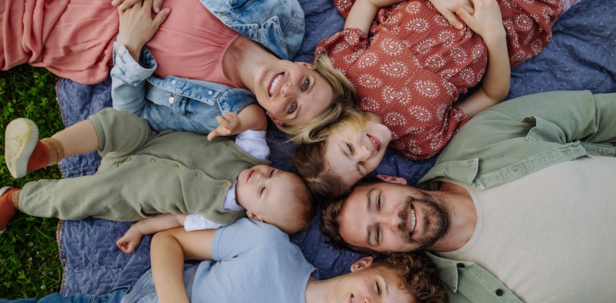 Der Sonntag ist nicht zum Einkaufen da, sondern um vom Alltagstrubel Abstand zu gewinnen, zum Beispiel bei einem Picknick mit der Familie.