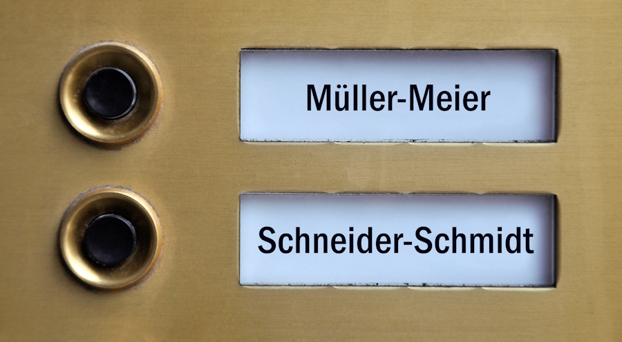 Namensschilder mit Doppelnamen sind in Zukunft wohl noch häufiger zu sehen.