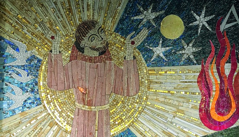 „Sonnengesang des heiligen Franziskus“, Mosaik von Schwester Ludgera Haberstroh (Kloster Reute), 1979, im Innenhof der Kapuzinerkirche Liebfrauen in Frankfurt/Main.