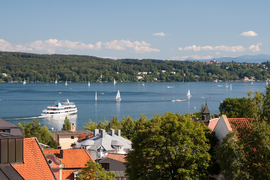 Der Starnberger See an einem Sommertag.