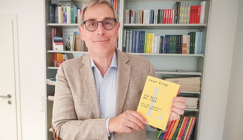 Josef Krieg, Theologe und Kommunikationsexperte, hat das Buch „Vom Wert der Lüge. Wie die Wahrheit wieder gewinnt“ geschrieben. 