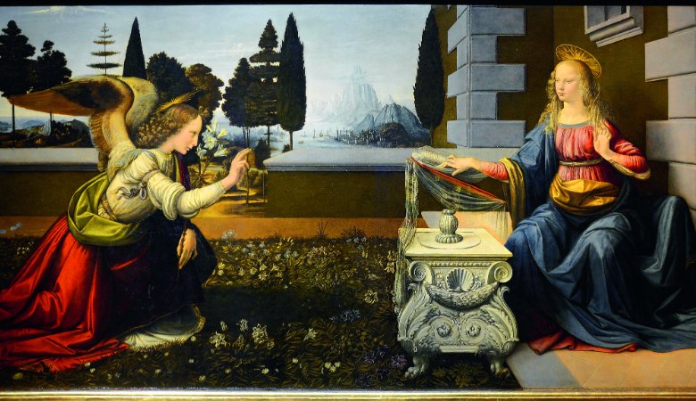 Das berühmte Gemälde „Die Verkündigung“ von Leonardo da Vinci (um 1472) stellt den Moment dar, in dem der Erzengel Gabriel Maria die Geburt Jesu verkündet.
