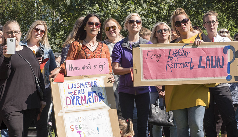 Seit 1975 hat es immer wieder Proteste von Frauen in Island gegeben – das Bild zeigt Hebammen und Schwangere bei einer Streikkundgebung für höhere Löhne in Reykjavik im Jahr 2018. 