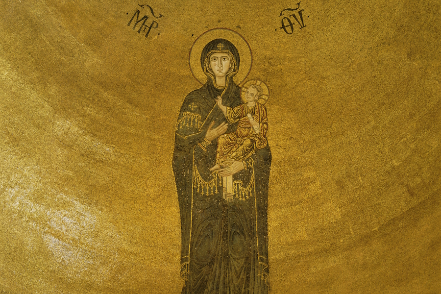 Goldgrundiges Madonnenmosaik in der Apsis der Basilika Santa Maria Assunta auf der Insel Torcello bei Venedig.