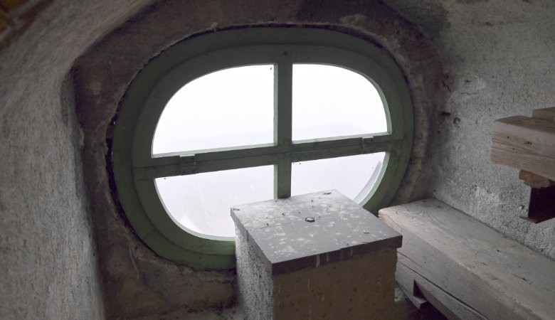 Noch bis weit ins 20. Jahrhundert hinein nutzte man Kirchtürme für Vermessungsarbeiten. Im Turm der Wallfahrtskirche Andechs wurde vor jedem Fenster ein Sockel mit Schraubgewinde aufgemauert, auf dem ein Messgerät befestigt werden konnte. 
