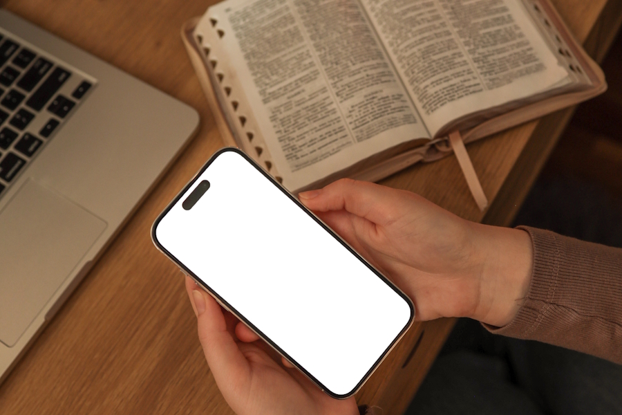 Wer Mahlzeiten, digitale Medien oder Arbeit weglässt, kann in dieser Zeit beten oder die Bibel lesen.