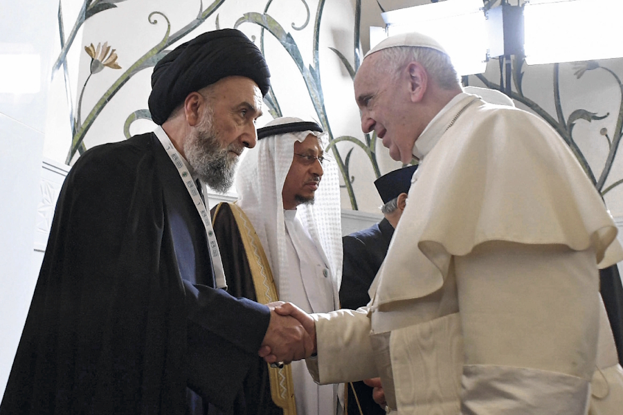 Papst Franziskus bei einem Treffen mit muslimischen Würdenträgern in der Scheich-Zayid-Moschee in Abu Dhabi 2019.