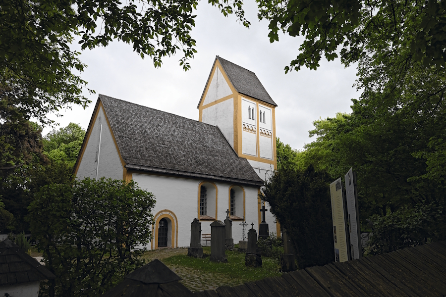 Die Kirche Heilig Kreuz in Fröttmaning.
