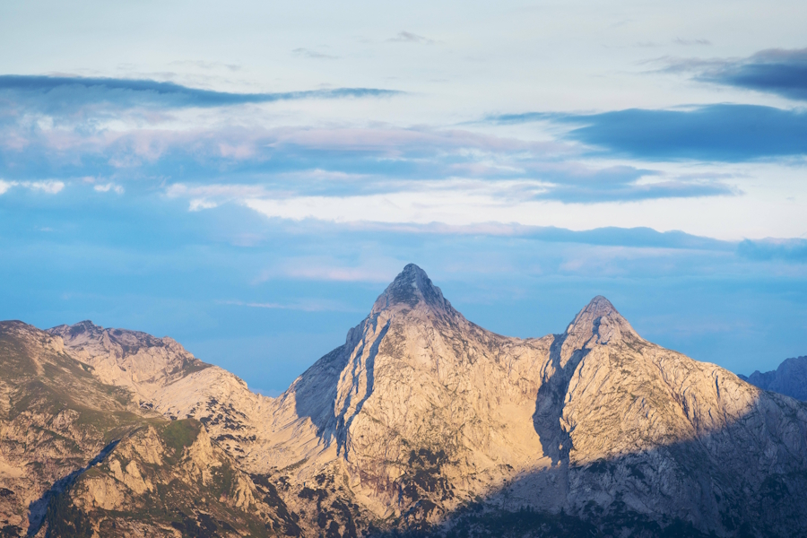 Die Teufelshörner in den Berchtesgadener Alpen tragen ihren Namen wegen ihrer Form. Zwei so spitze Hörner direkt nebeneinander – das konnte nicht mit rechten Dingen zugehen! 