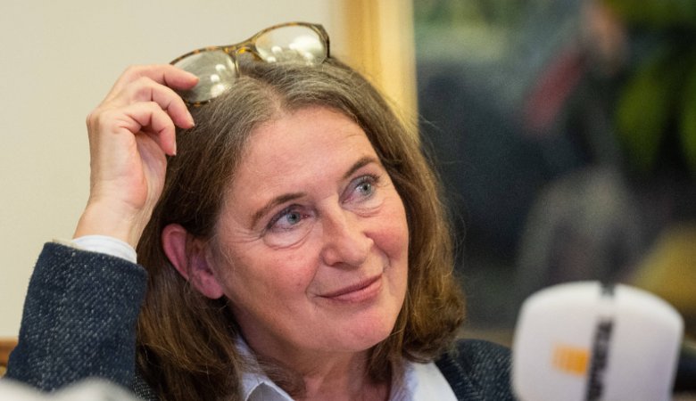 Elke Kahr (KPÖ) bei der Pressekonferenz zu den erfolgreichen Koalitionsgesprächen für die Grazer Stadtregierung im November 2021. 