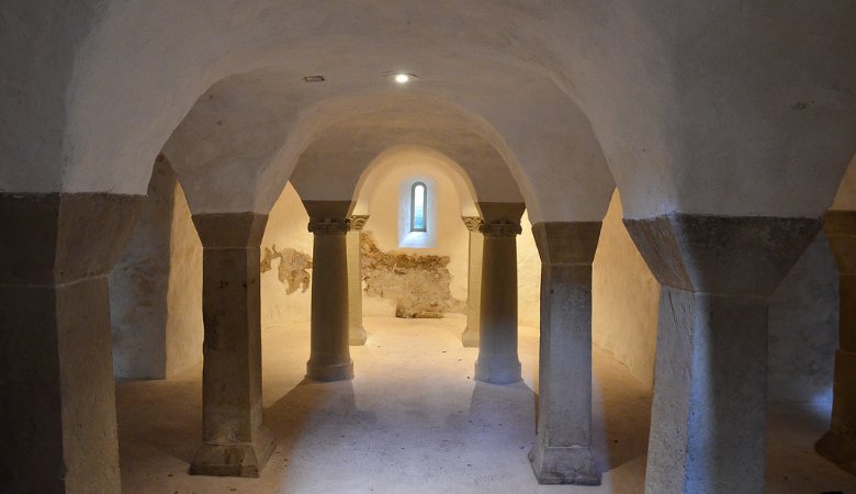 Krypta einer verschwundenen Basilika in Unterregenbach. 