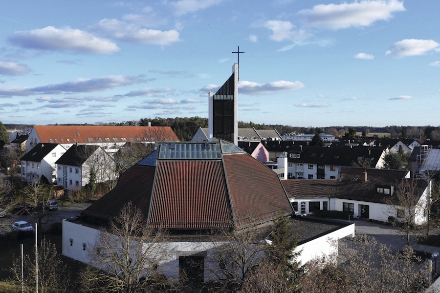 Wie unter einem schützenden Zelt können sich die Gläubigen in ihrer Kirche fühlen.