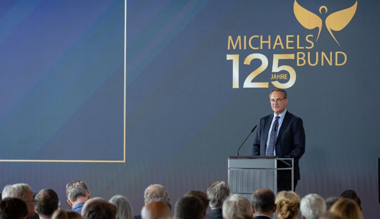 Der geschäftsführende Direktor des Sankt Michaelsbundes, Stefan Eß, beim Festakt im Münchner Literaturhaus.
