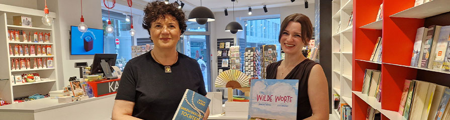 Medienberaterinnen im Showroom