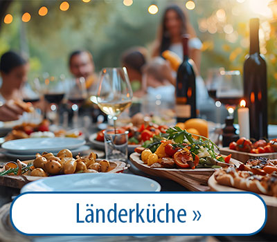 gedeckter Tisch im Freien