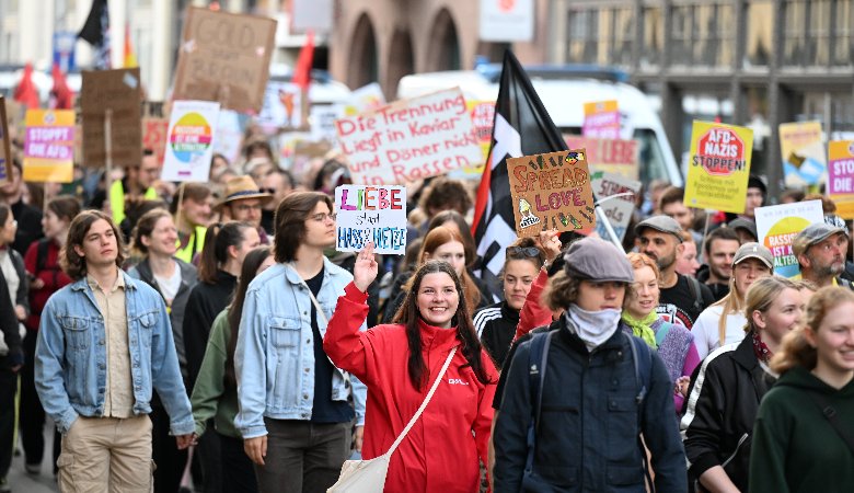 Gegen Rechtsextremismus: Demonstranten in Erfurt während des AfD-Parteitages Anfang Juli. 