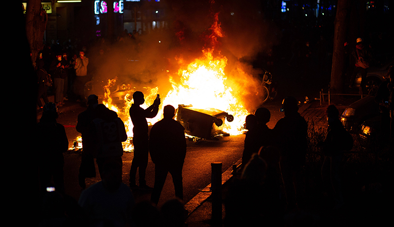 Vielerorts weht in Deutschland für Einsatzkräfte ein rauerer Wind als in Bayern. Zum Beispiel am 1. Mai und an Silvester kommt es immer wieder zu Ausschreitungen und Übergriffen auf Einsatzkräfte. 