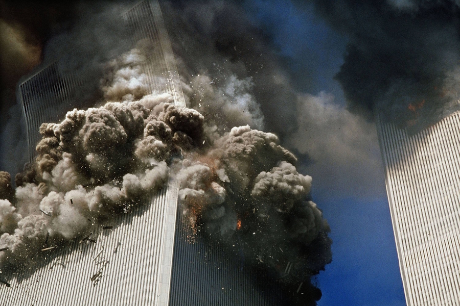 Um 8.46 Uhr und 9.03 Uhr Ortszeit steuerten Terroristen zwei Passagierflugzeuge in die Twin Towers. 