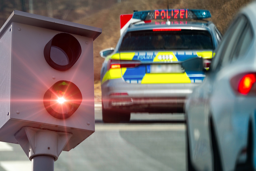 Zu den häufigsten Verkehrsverstößen zählt Fahren mit überhöhter Geschwindigkeit.