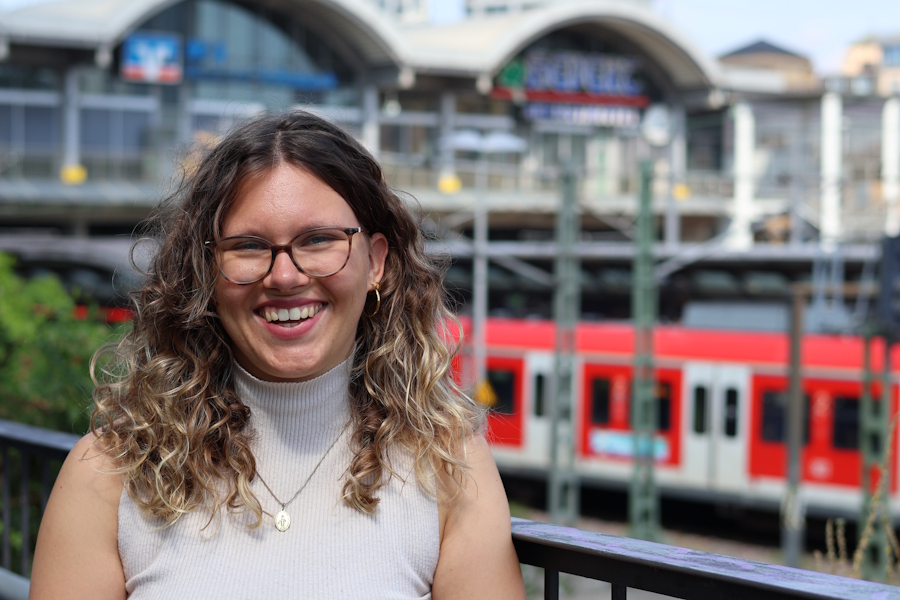 Ovine Giselle Gottschalk (23) kommt aus der Nähe von Potsdam. Die Suche nach Gott hat sie nach Mainz geführt.