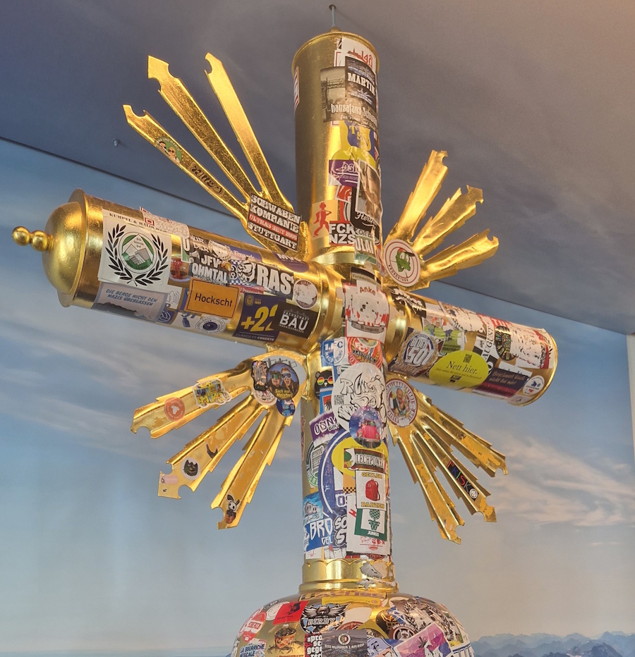Seit einem Jahr ein neuer Fotospot: der Gipfelkreuz-Nachbau von Künstler Bernhard Rieger.