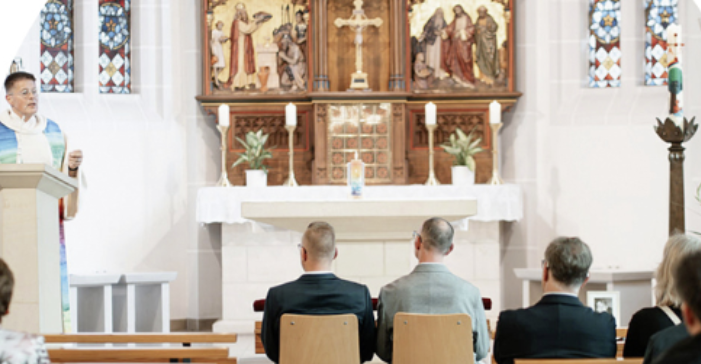 Sebastian und Frank waren das erste gleichgeschlechtliche Paar, das in ihrer Dorfkirche gesegnet wurde.
