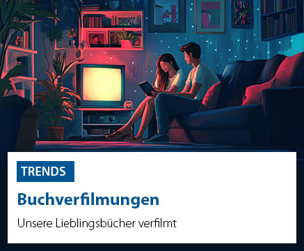 Ein Mann und eine Frau sitzen in einem gemütlichen Wohnzimmer auf einem Sofa. Die Frau hält ein Tablet. Im Hintergrund sind ein Fernseher, Bücherregale und Pflanzen zu sehen. Der Raum ist in warmen Farben beleuchtet. Text: 