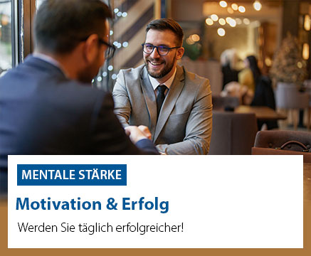 Zwei Männer in Anzügen schütteln sich die Hände in einem Café oder Restaurant. Text auf dem Bild: 