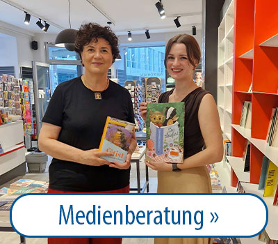 zwei Frauen mit Büchern in der Hand
